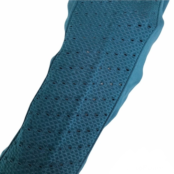 Fabletics Sync High Waisted Perforated 7/8 Teal Leggings Blue Green Medium - Picture 5 of 9